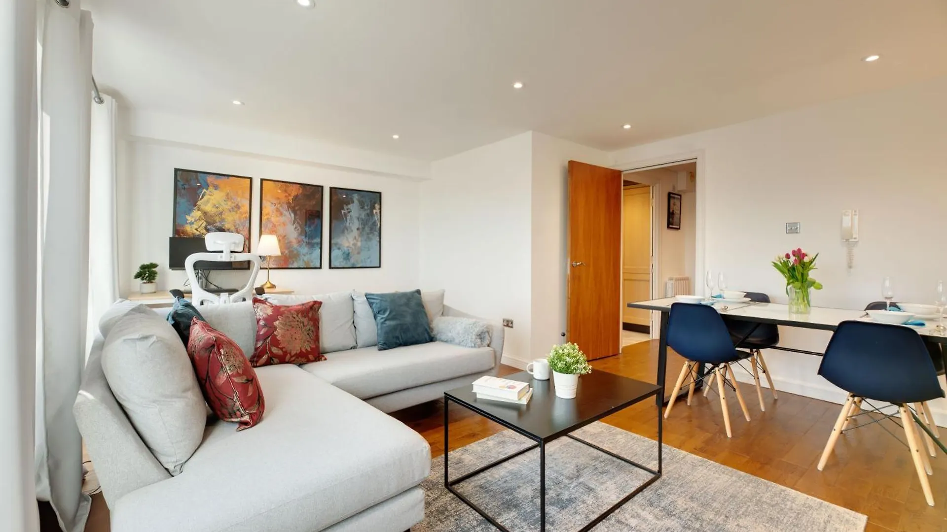 Swan Apartments 1B By Week2Week Newcastle upon Tyne