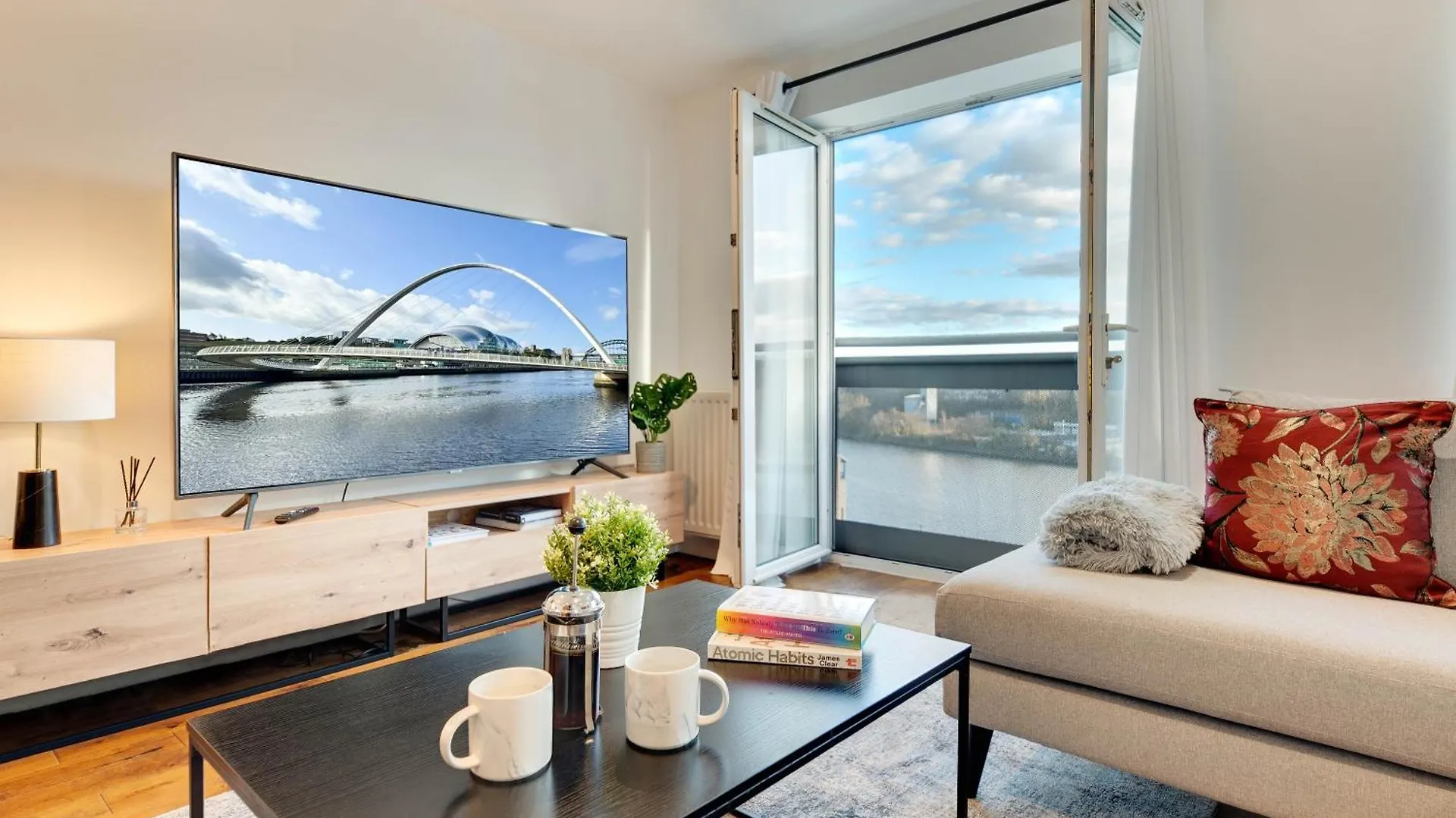 Swan Apartments 1B By Week2Week Newcastle upon Tyne